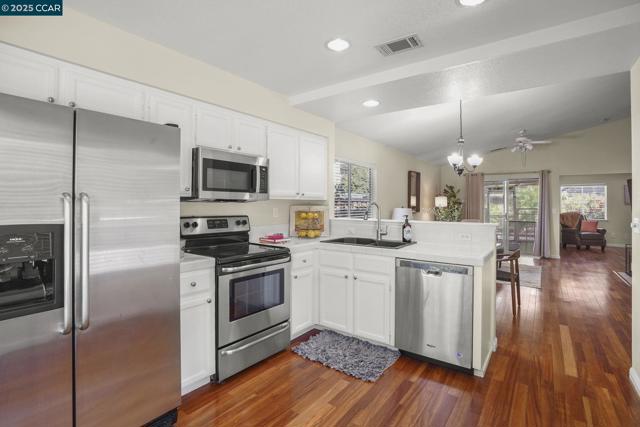 764 Steffa St, Bay Point CA: https://media.crmls.org/mediaz/1bdfe075-57ef-4cb9-93de-7e6104af2ce2.jpg