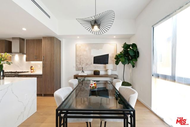 3809 S Verona Court, Los Angeles CA: https://media.crmls.org/mediaz/1be03f95-3d04-4e76-b55f-eebeb18d73b8.jpg