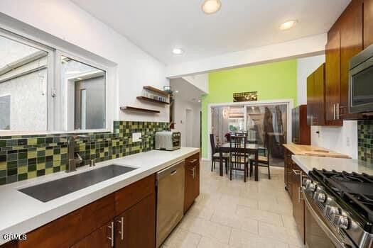476 Harbor Lights Lane, Port Hueneme CA: https://media.crmls.org/mediaz/1be09067-b88f-4ee6-8e5c-3e559964ad5b.jpg