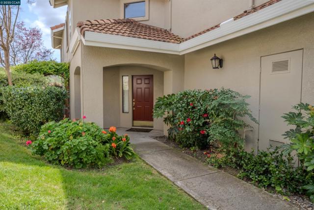 772 Lakemont Pl, San Ramon CA: https://media.crmls.org/mediaz/1be0b4a8-3d8d-4d5d-8c6e-8c68cc34ca56.jpg