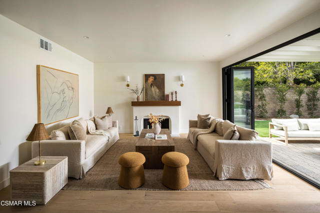 24005 Clarington Drive, West Hills CA: https://media.crmls.org/mediaz/1be19410-a4eb-454a-b83a-b09d2defa619.jpg