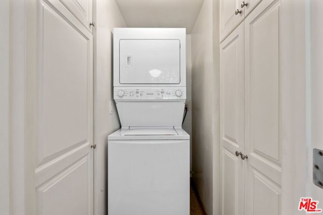 1375 Kelton Avenue, Los Angeles CA: https://media.crmls.org/mediaz/1be1a39d-b9ef-46e5-a5ee-0a0e3c938364.jpg