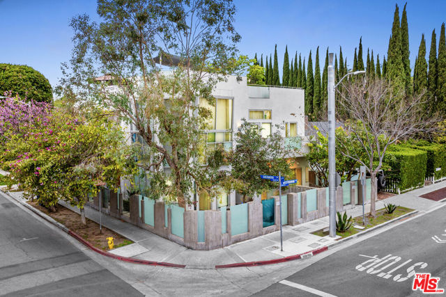 801 Westbourne Drive, West Hollywood CA: https://media.crmls.org/mediaz/1be1ad85-1179-4c51-84c6-90da0a411268.jpg