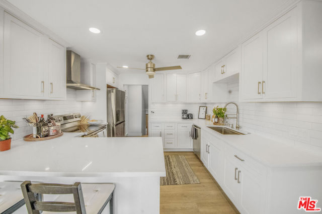 1010 Hammond Street, West Hollywood CA: https://media.crmls.org/mediaz/1be1b885-26b1-4a10-80be-5be6eddc9576.jpg