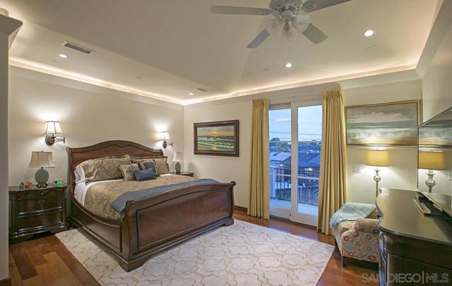 1150 Pine St, Coronado CA: https://media.crmls.org/mediaz/1be20e40-a64f-4fe6-a190-4cb09c8adc6e.jpg