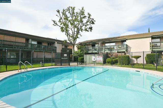 4888 Clayton Rd, Concord CA: https://media.crmls.org/mediaz/1be286a6-3ef8-4734-b061-745562968572.jpg