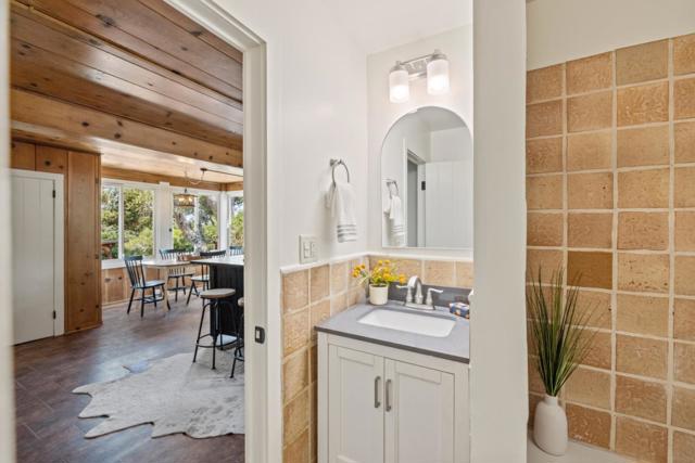 18 Upper Circle, Carmel Valley CA: https://media.crmls.org/mediaz/1be2d83c-611a-40cc-8eec-6cdafe82baac.jpg