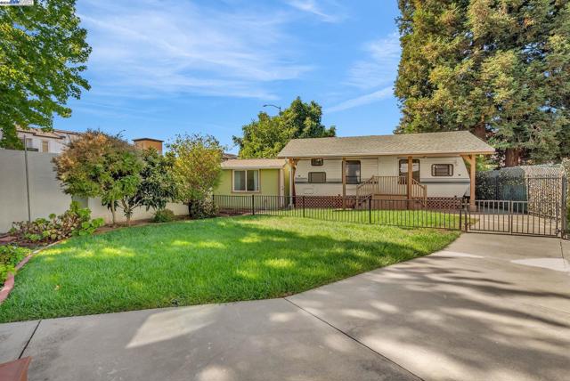 39478 Zacate Ave, Fremont CA: https://media.crmls.org/mediaz/1be39c78-5087-4a81-9553-ad6361abc5f6.jpg