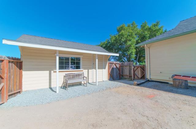 8631 Woodland Heights Court, Salinas CA: https://media.crmls.org/mediaz/1be3ed58-7b62-4f0a-94cd-feedcc2ba6e3.jpg