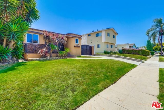 7220 10th Avenue, Los Angeles CA: https://media.crmls.org/mediaz/1be51d77-d3c1-422c-86bc-82f1c3e998b9.jpg