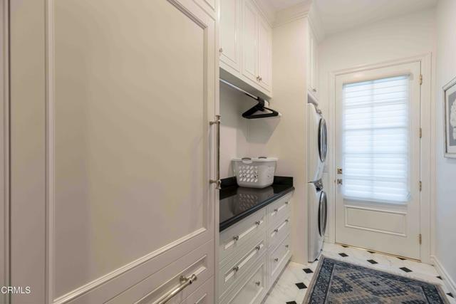 2300 Weybridge Drive, Bakersfield CA: https://media.crmls.org/mediaz/1be56bfd-1ebb-4cbc-bb1a-9102d9201090.jpg