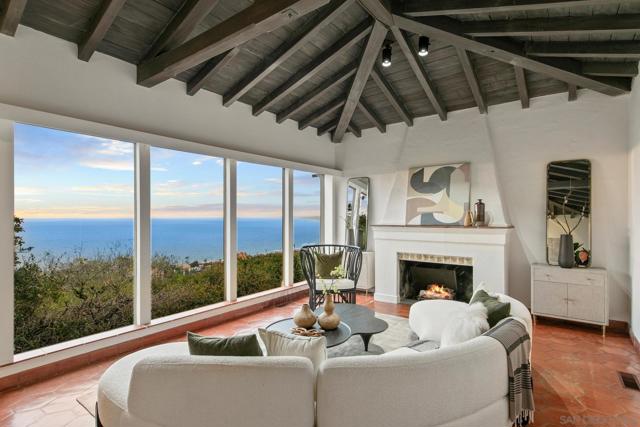 7520 Hillside Dr, La Jolla CA: https://media.crmls.org/mediaz/1be5e1b7-c80a-4208-b53e-c519365cec68.jpg