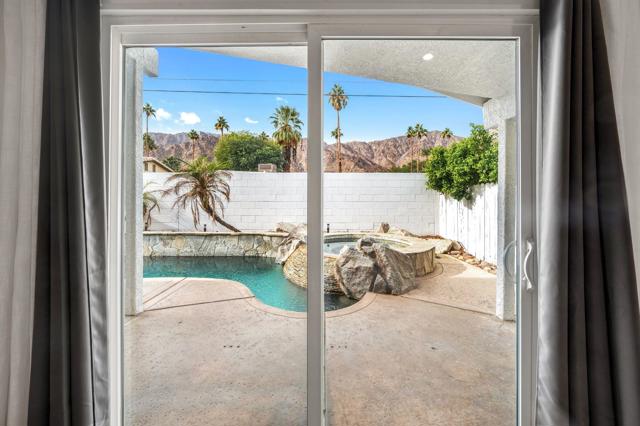 51605 Avenida Carranza, La Quinta CA: https://media.crmls.org/mediaz/1be65e8c-f21c-4cdb-820c-0c6a23ad8c1e.jpg