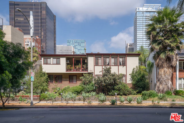 Image 4 of 19 For 674 Catalina Street