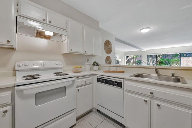 2140 Santa Cruz Avenue, Menlo Park CA: https://media.crmls.org/mediaz/1be743e4-b88c-4c76-aded-fe10023c8cee.jpg