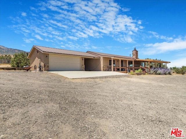 9446 Green Road, Pinon Hills CA: https://media.crmls.org/mediaz/1be7b737-2e5f-456f-bd18-1a8e018ab560.jpg