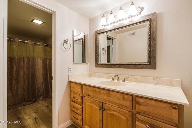 460 Arbor Lane Ct, Thousand Oaks CA: https://media.crmls.org/mediaz/1be80209-dbb9-4d37-9978-bddf87df77c5.jpg