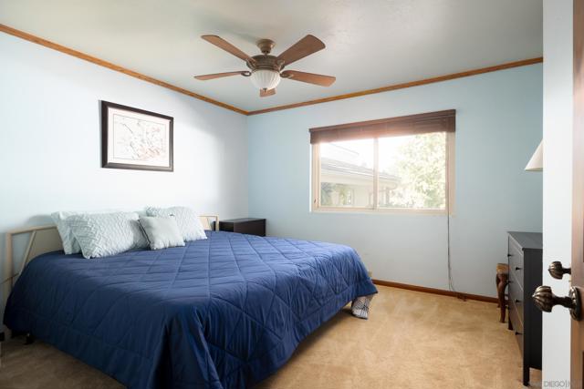 13671 Orchard Gate Rd, Poway CA: https://media.crmls.org/mediaz/1be8244f-a6e1-4aab-a98c-38704b609321.jpg