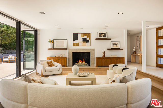 9991 Liebe Drive, Beverly Hills CA: https://media.crmls.org/mediaz/1be83e66-9147-4556-b58c-b89f979b6aa0.jpg