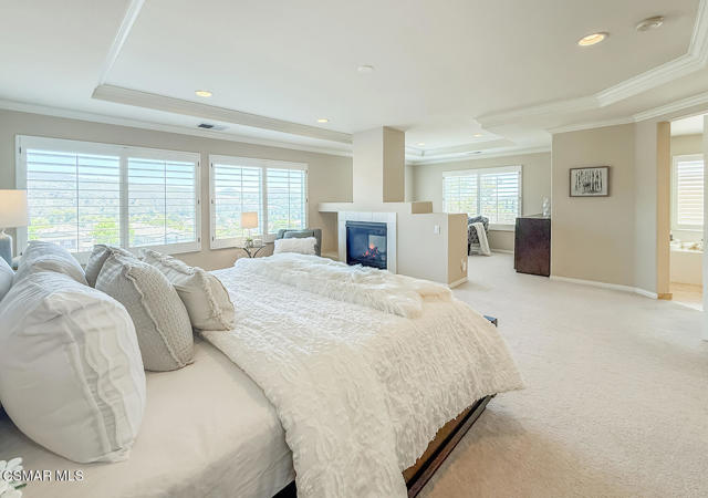 3030 Hollycrest Avenue, Thousand Oaks CA: https://media.crmls.org/mediaz/1be88c0a-4ecf-4247-b961-282ee1c5c4cd.jpg