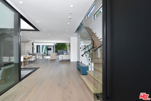 5316 Lennox, Sherman Oaks CA: https://media.crmls.org/mediaz/1be8d175-4515-47a9-9393-74ebc983373a.jpg