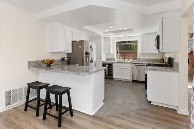 10496 Rancho Carmel dr, San Diego CA: https://media.crmls.org/mediaz/1be91440-bd89-47ae-a049-d65daff4753e.jpg