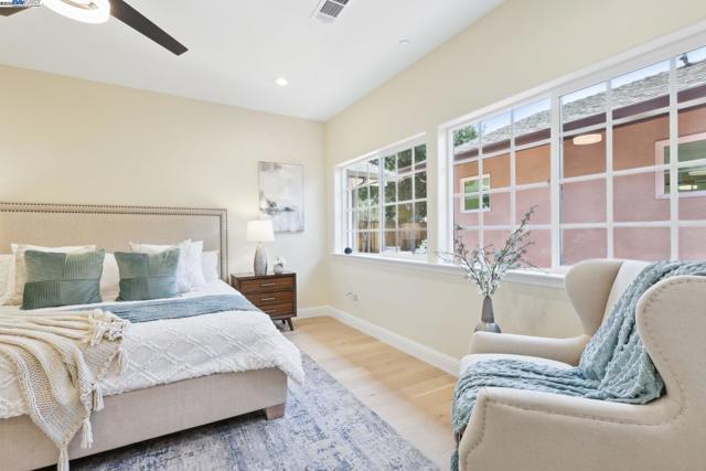 Image 19 of 60 For 227 Holmes St