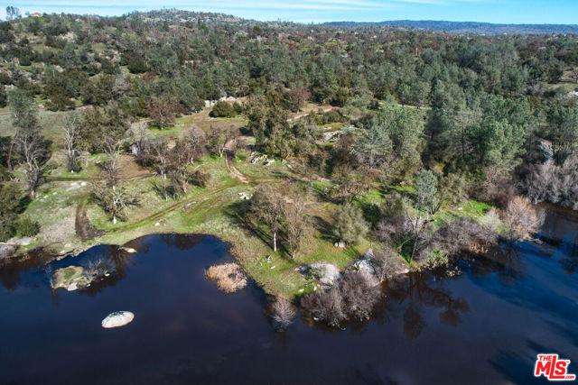 1 Blackhawk Lake, Coarsegold CA: https://media.crmls.org/mediaz/1be95bbb-47be-4f3d-83b4-5eb0578a99b1.jpg
