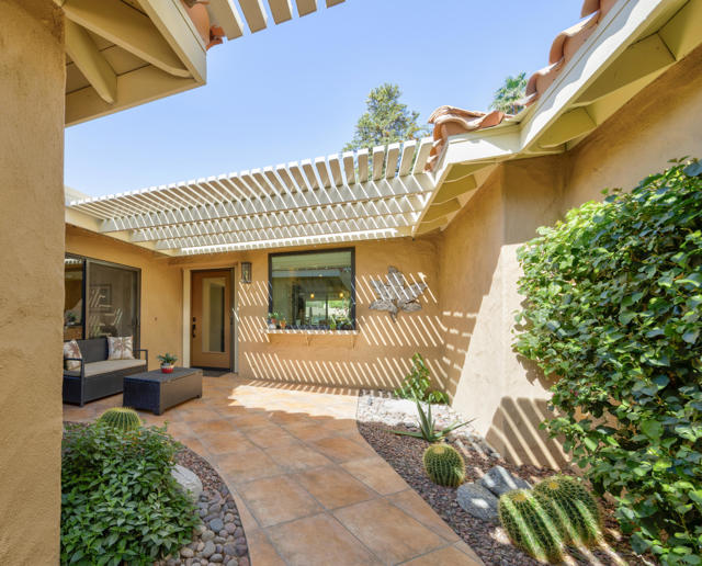 111 Juan Circle, Palm Desert CA: https://media.crmls.org/mediaz/1bea7e7a-ff4f-4e48-a3e4-e9efa7886a8a.jpg