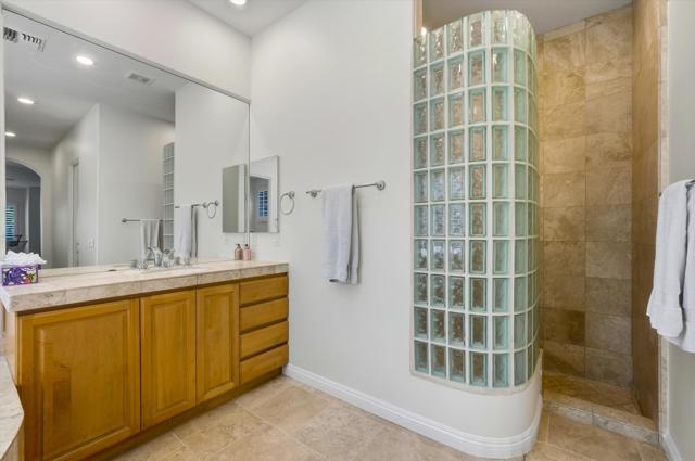 55340 Southern, La Quinta CA: https://media.crmls.org/mediaz/1beadc18-a8e1-464b-8cf1-5de0a888f42f.jpg