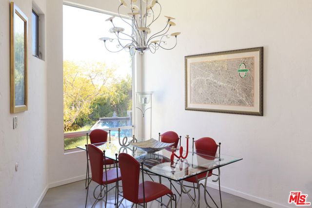 14622 Valley Vista Boulevard, Sherman Oaks CA: https://media.crmls.org/mediaz/1beb1800-1a2f-47fc-9726-68f1287d4ea4.jpg