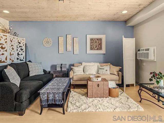 2003 Costa Del Mar Rd, Carlsbad CA: https://media.crmls.org/mediaz/1beb1b3f-6fd8-48f2-9769-4abf7effce46.jpg