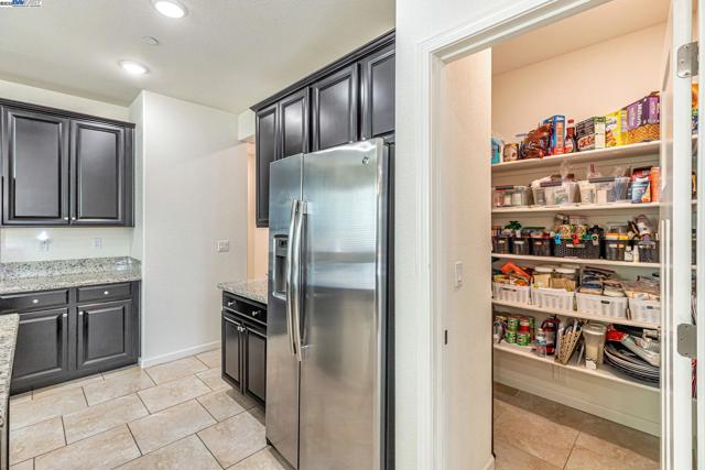 9315 Wild Lilac Cir, Sacramento CA: https://media.crmls.org/mediaz/1bebd489-a7d9-40f1-8761-443ac202df87.jpg