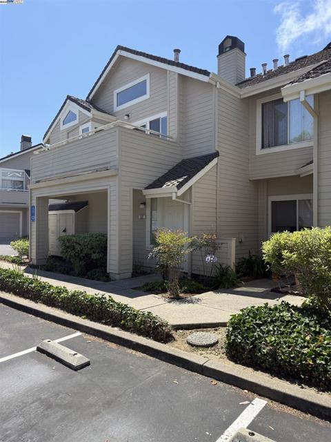 132 Crosswind Court, Hercules CA: https://media.crmls.org/mediaz/1bec664b-c570-4e2a-8199-3a8a4587e35b.jpg