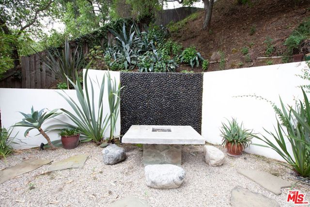 2415 Laurel Pass / Bypass, Los Angeles CA: https://media.crmls.org/mediaz/1becf8d9-7206-4f89-a58f-074cec9c0a31.jpg
