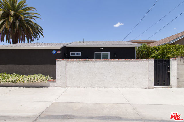 3920 W Clark Avenue, Burbank CA: https://media.crmls.org/mediaz/1bedc14e-4512-4bfa-aa0a-44f434a8ba2b.jpg