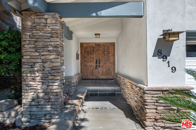 8919 Moorcroft Avenue, West Hills CA: https://media.crmls.org/mediaz/1bedccee-7ff3-4c72-b02e-8180d6eadd32.jpg