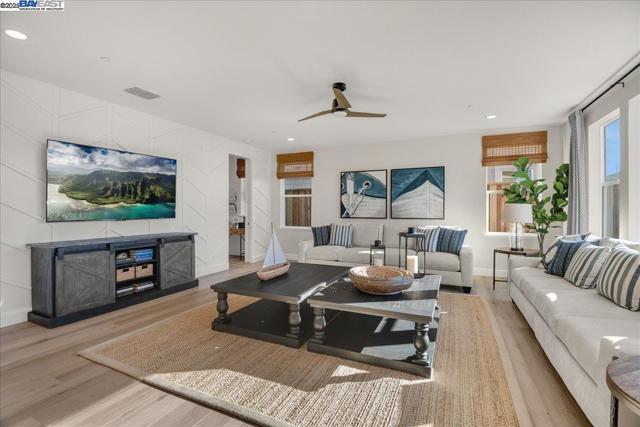 Image 8 of 55 For 32621 Singh Circle