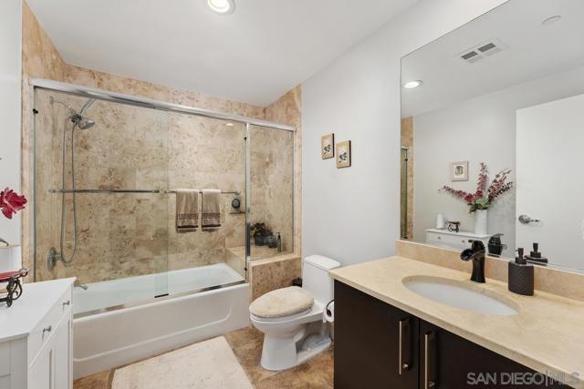 800 The Mark Ln, San Diego, California 92101, 2 Bedrooms Bedrooms, ,2 BathroomsBathrooms,Condominium,For Sale,The Mark Ln,250019820SD