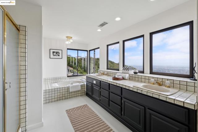 6019 Ridgemont Dr, Oakland CA: https://media.crmls.org/mediaz/1bef4276-634d-47eb-9f68-dfe43ffb565c.jpg