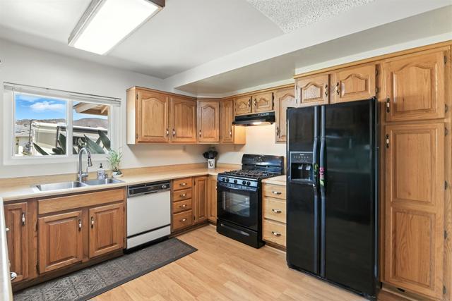 Detail Gallery Image 12 of 27 For 10005 White Pine Ln, Santee,  CA 92071 - 4 Beds | 3 Baths