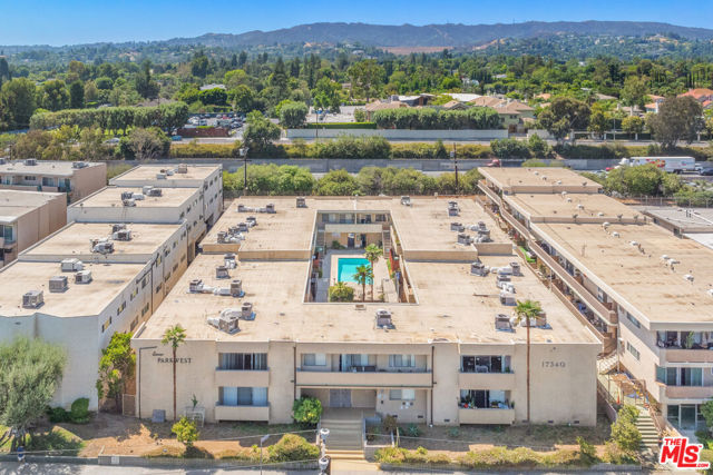 17340 Burbank Boulevard, Encino CA: https://media.crmls.org/mediaz/1bef531e-23a3-4f7b-99b4-f3e48c82179e.jpg