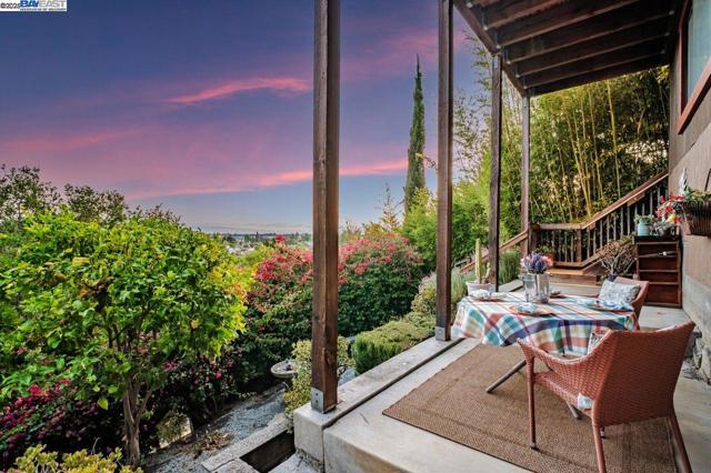 31865 Chicoine Ave, Hayward CA: https://media.crmls.org/mediaz/1bef7ed7-da6c-42dd-bd17-809e84c27894.jpg