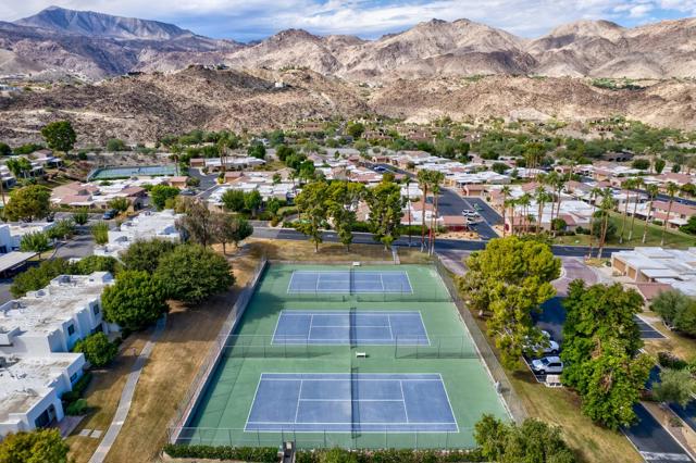 72516 Sandstone Lane, Palm Desert CA: https://media.crmls.org/mediaz/1befb6b5-abcd-4cbf-b288-aeb3ae49d727.jpg