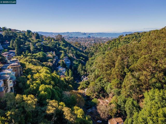 1383 Alvarado Rd, Berkeley CA: https://media.crmls.org/mediaz/1beff5f2-bb9b-46d0-843a-77447015c1de.jpg