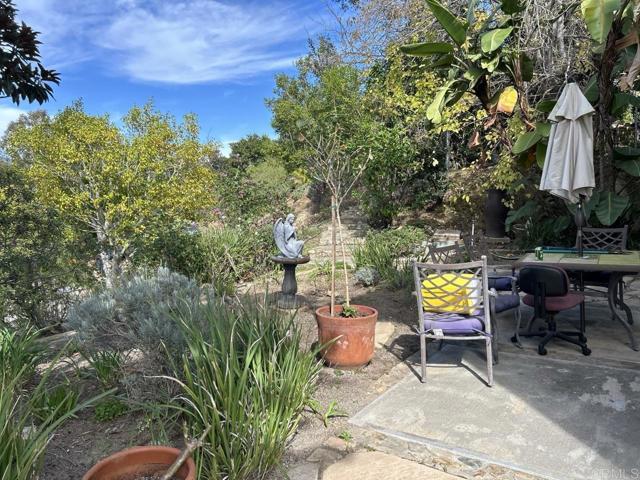 Detail Gallery Image 14 of 16 For 1330 Sugarbush Dr, Vista,  CA 92084 - 4 Beds | 3 Baths