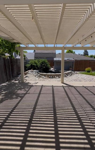 8613 Elk Way, Elk Grove CA: https://media.crmls.org/mediaz/1bf178a8-d2fb-4130-87d4-6241d89bc23d.jpg