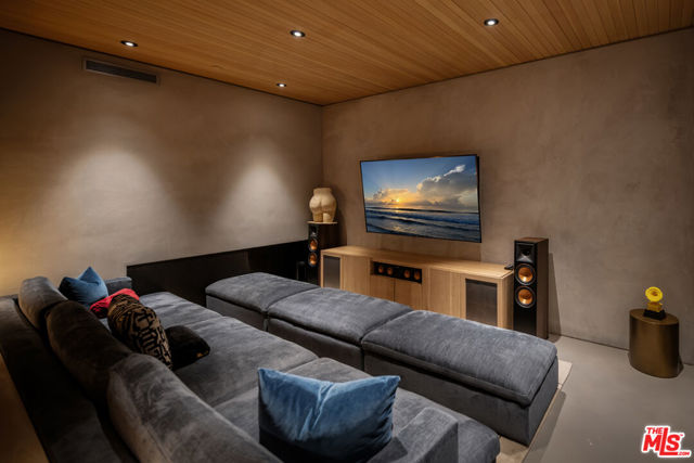 9551 Oak Pass Road, Beverly Hills CA: https://media.crmls.org/mediaz/1bf1afff-1500-4fec-bbdf-bf9d272e5090.jpg