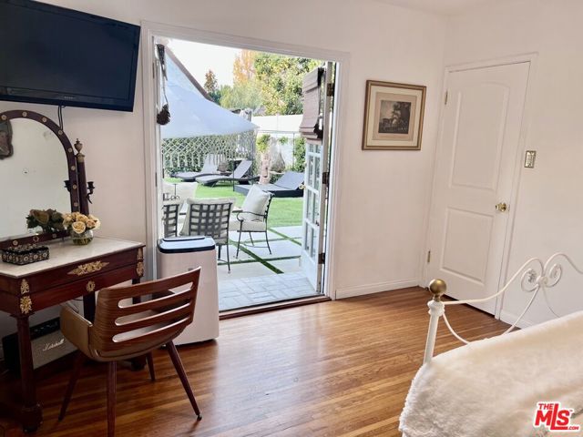 219 Winchester Avenue, Glendale CA: https://media.crmls.org/mediaz/1bf20655-dc11-4588-b5f8-655a8e53392d.jpg