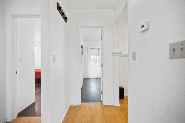 441 W Macarthur Boulevard, Oakland CA: https://media.crmls.org/mediaz/1bf22a6a-0a37-4e8f-8aae-d70914cedbbe.jpg